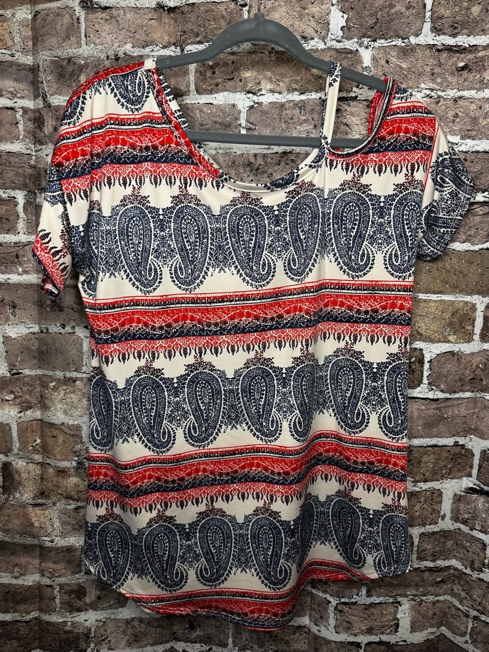 Magic Fit Red, Navy & Cream Paisley Short Sleeve Top